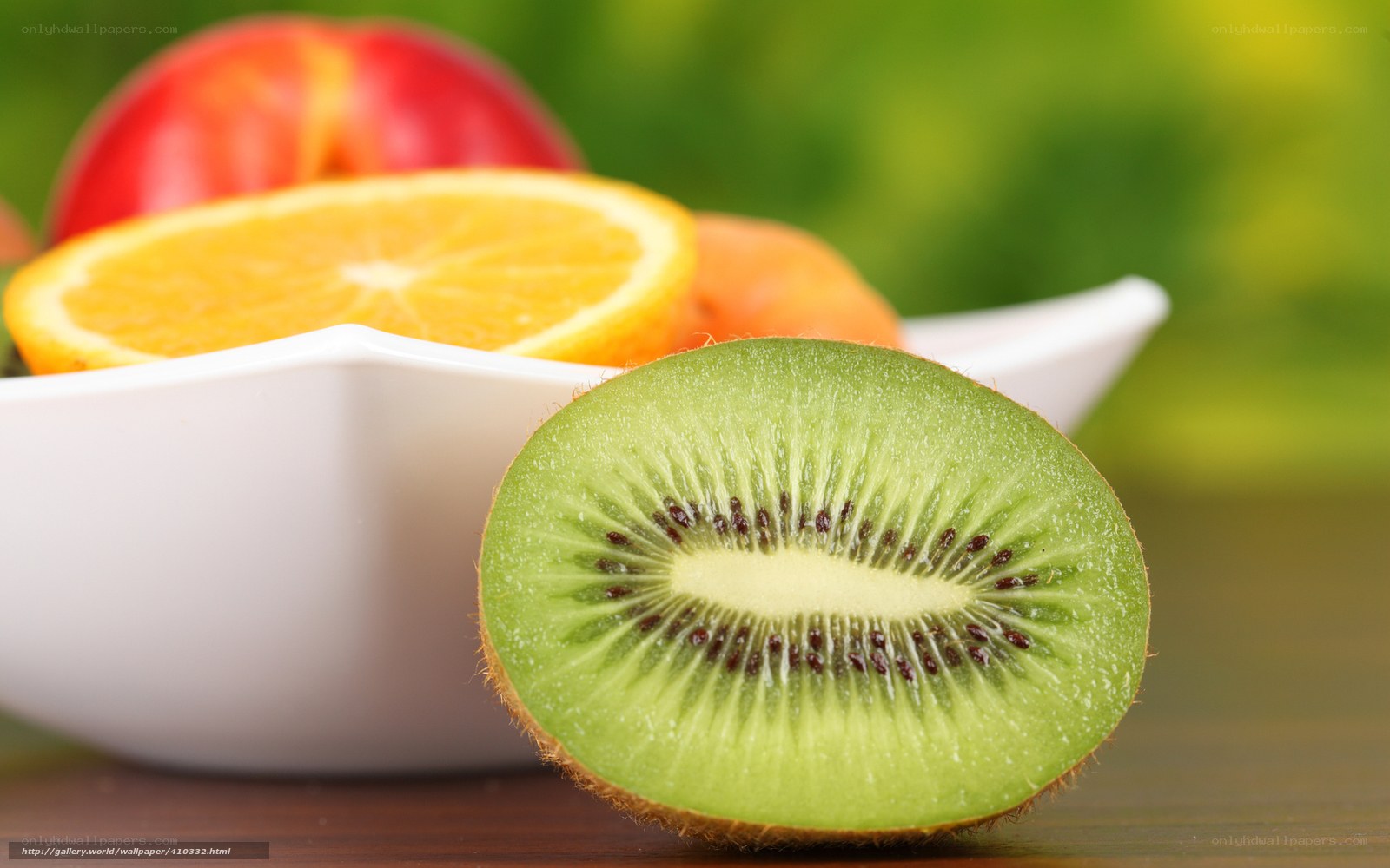 Fresh fruit with kiwi slice