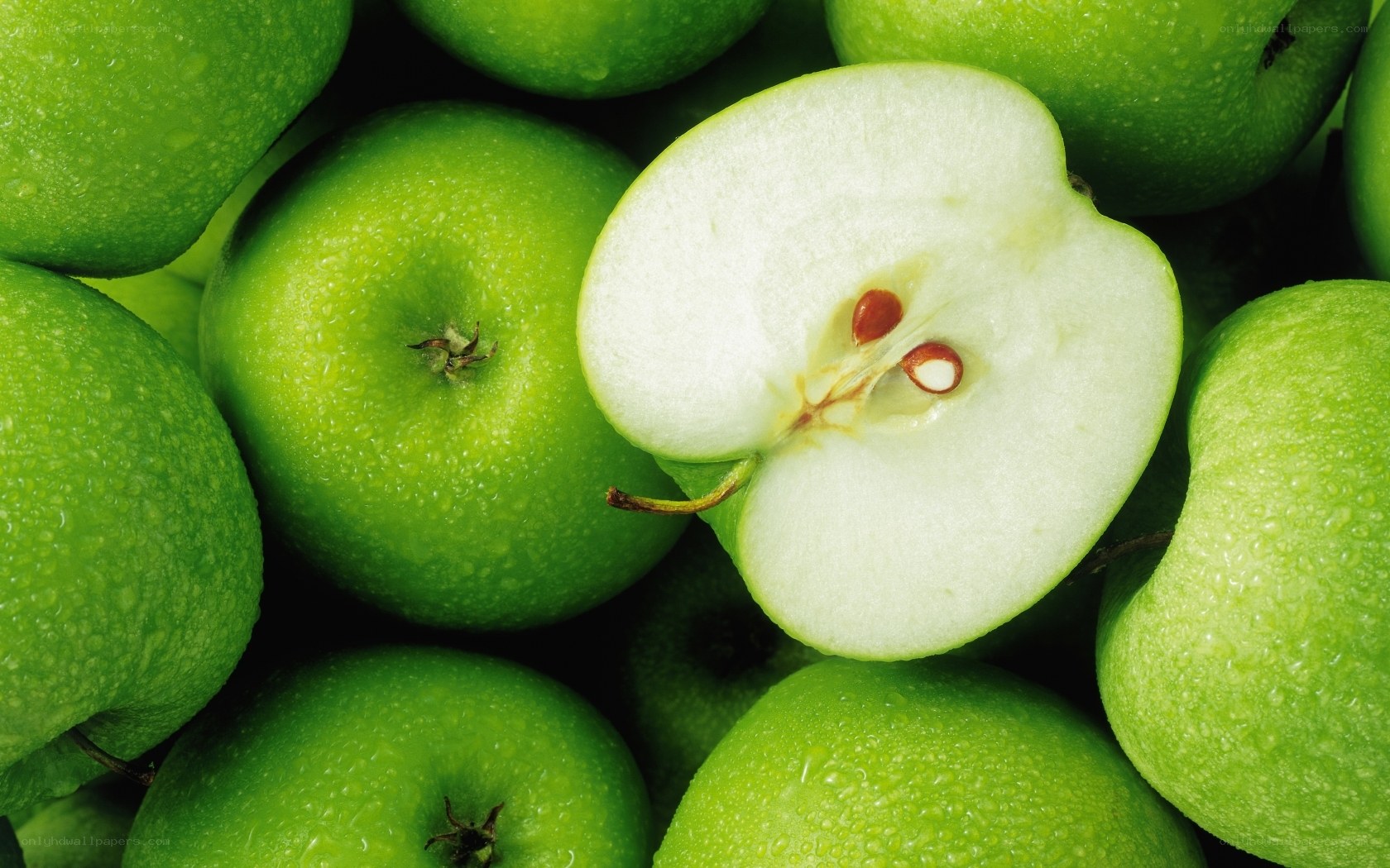Fresh green apples close-up
