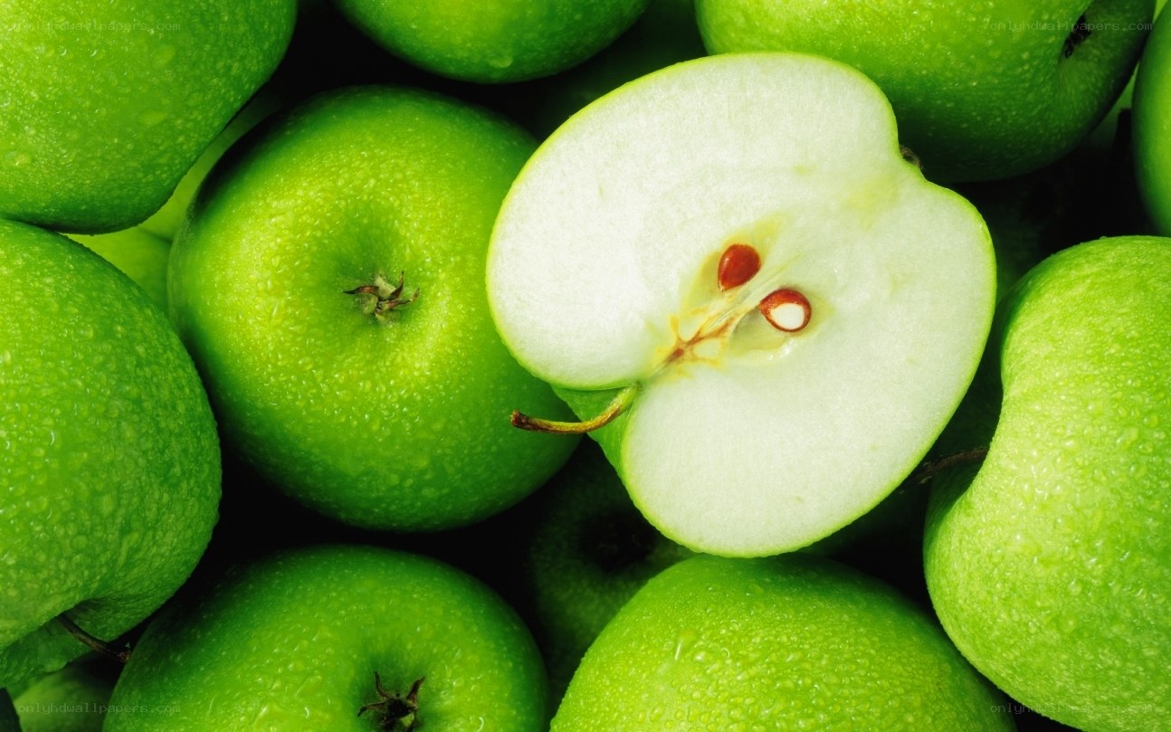 Fresh green apples close-up