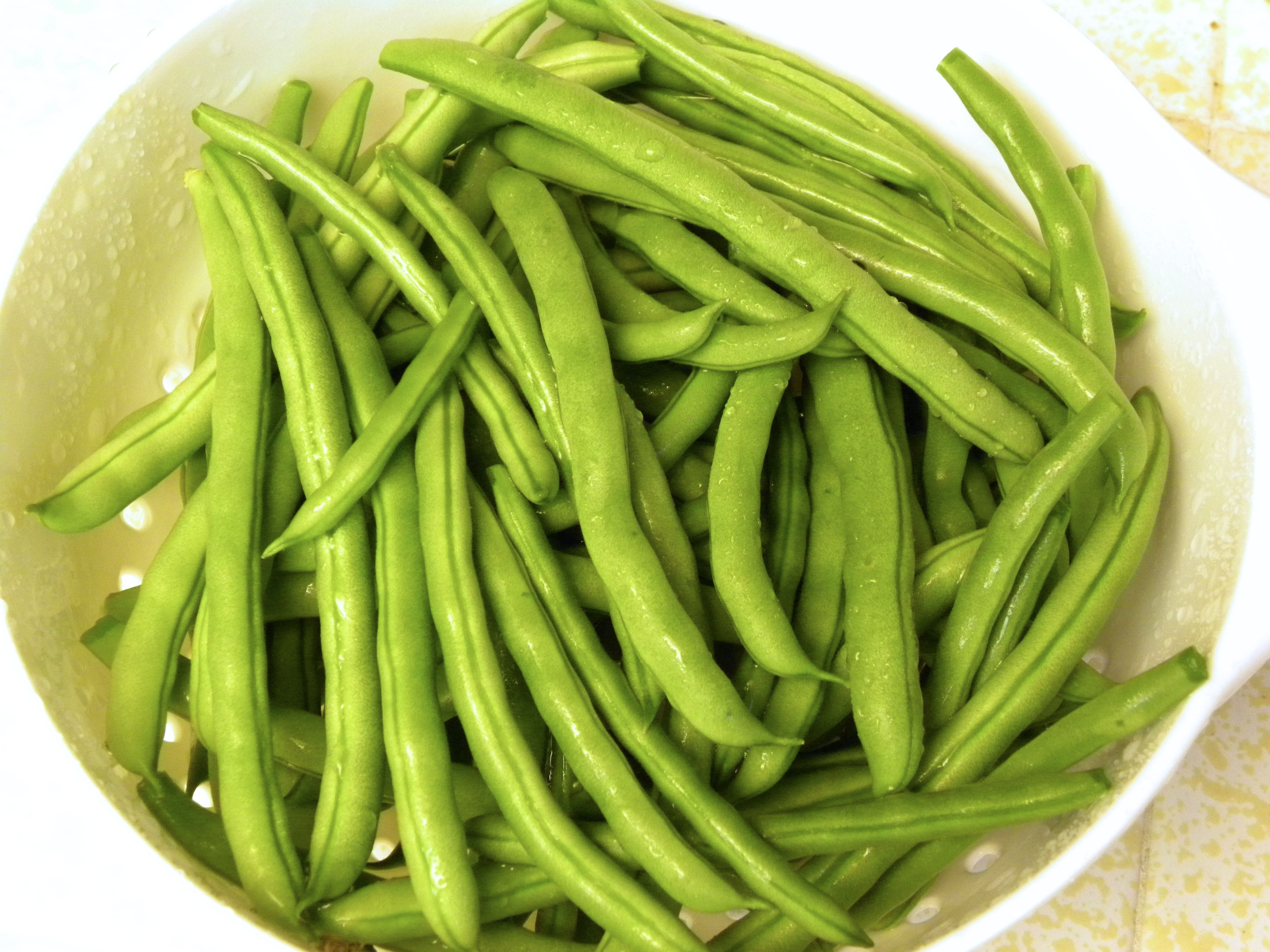 Fresh green beans in a colander