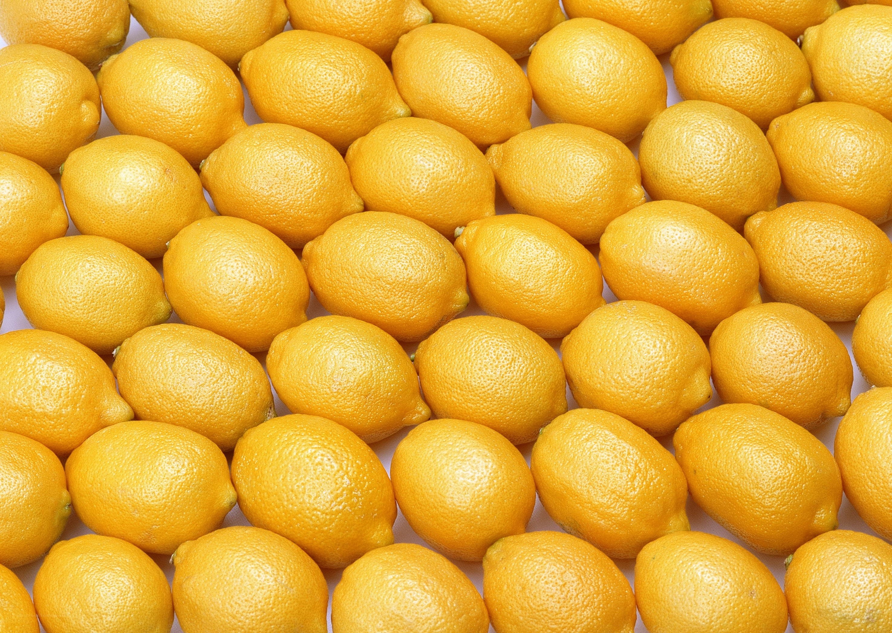 Fresh lemons in a pile