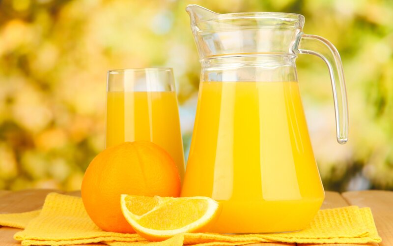 Fresh orange juice setup
