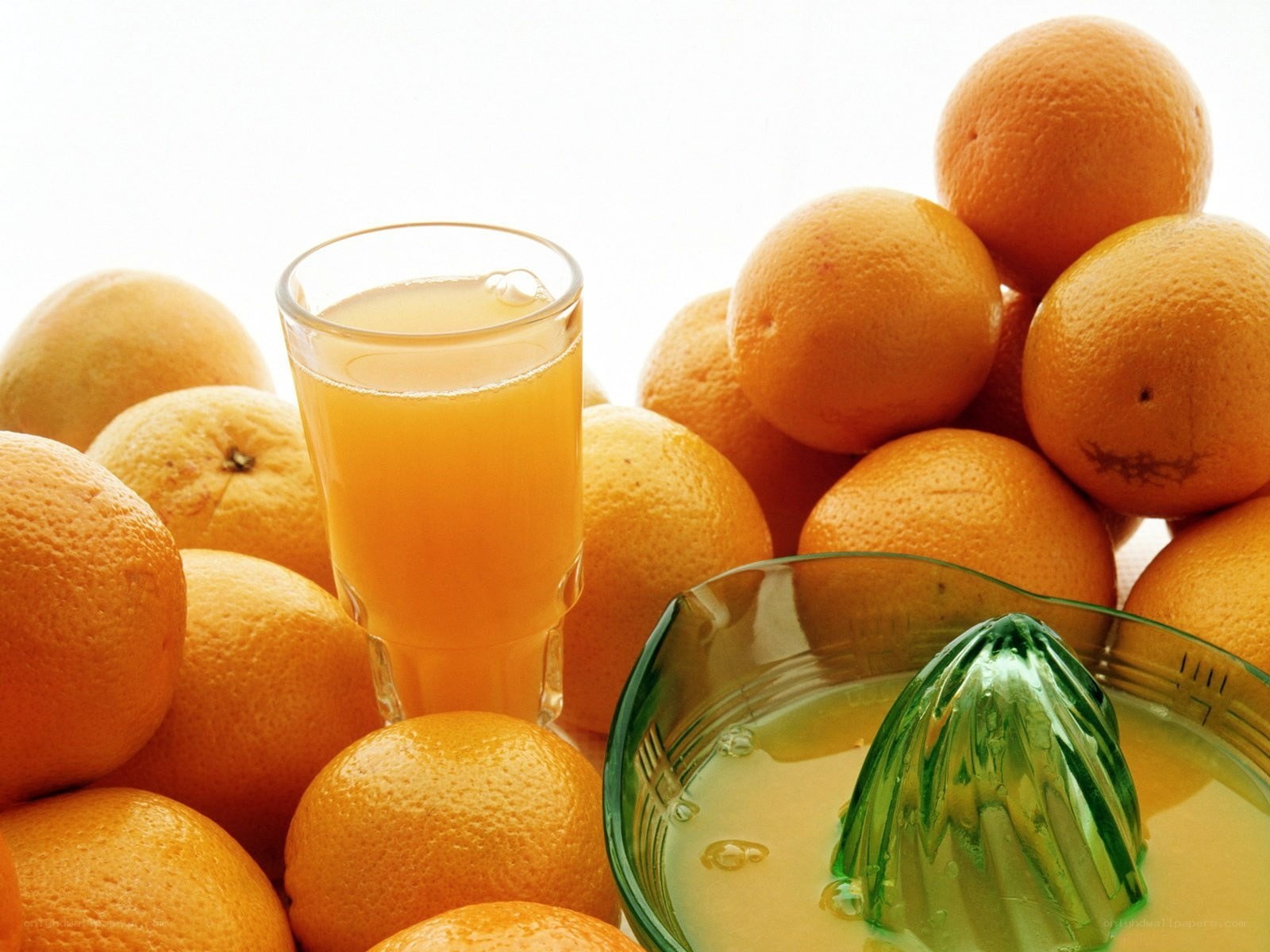 Fresh orange juice with oranges