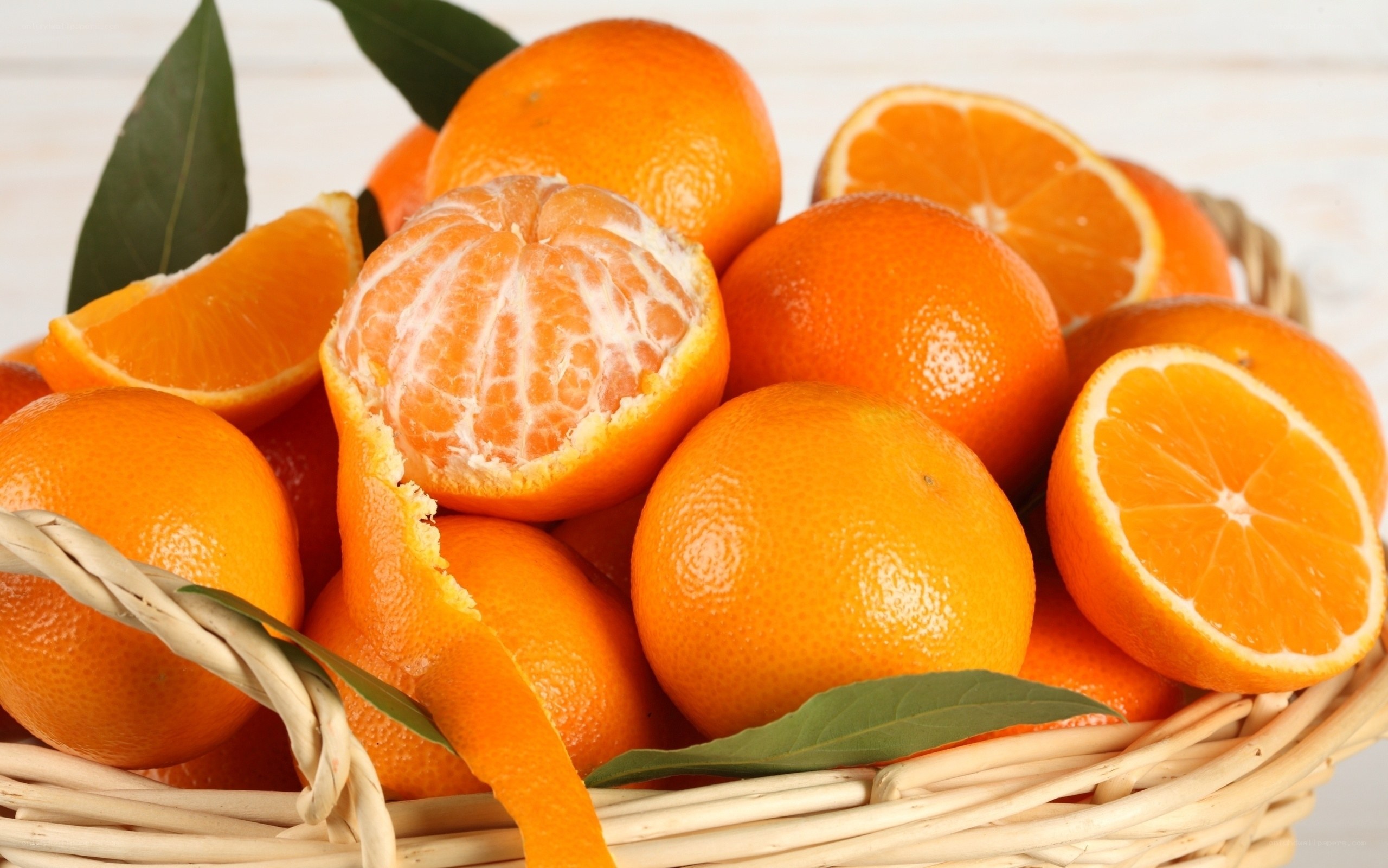 Fresh oranges in a basket