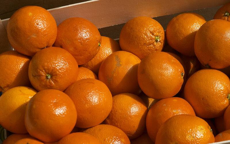 Fresh oranges in a box