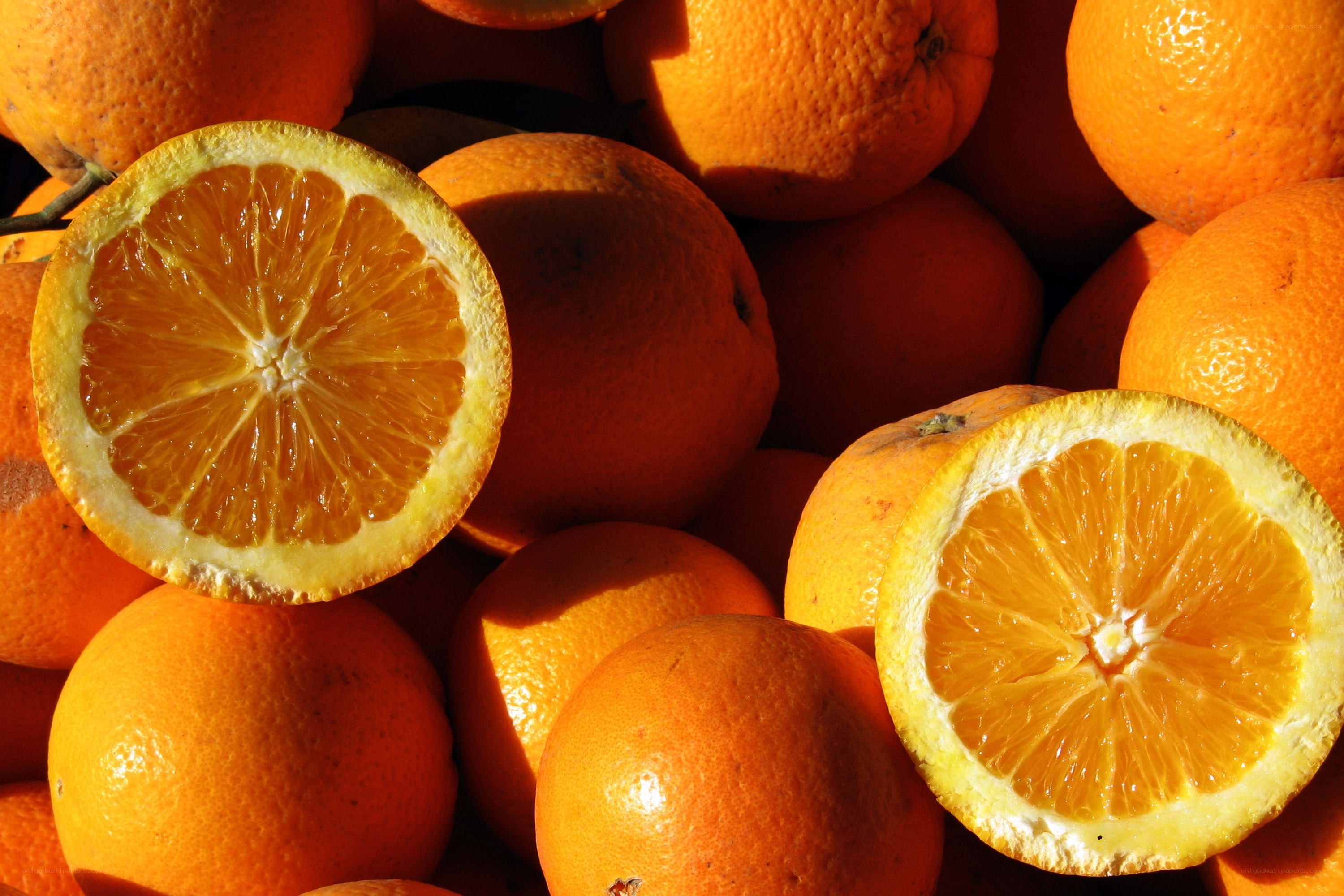 Fresh oranges in sunlight