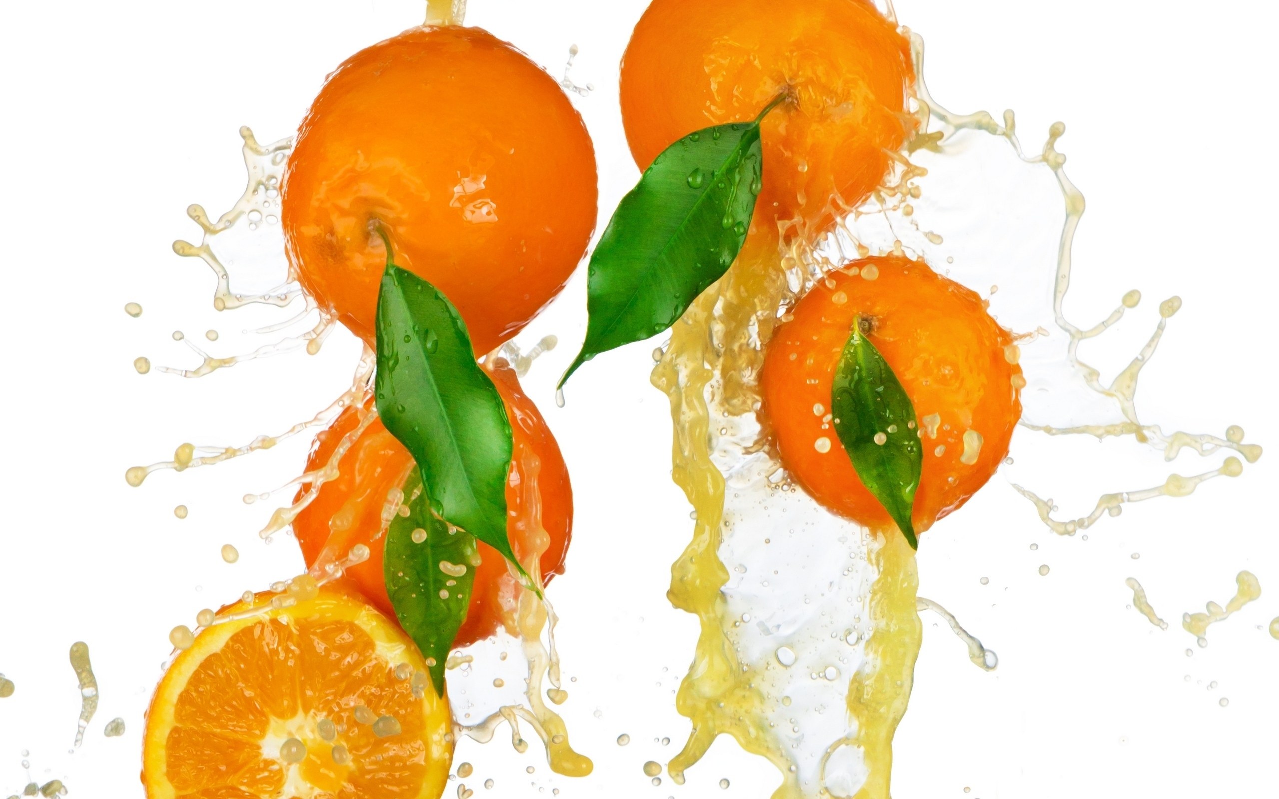 fresh oranges splashing juice