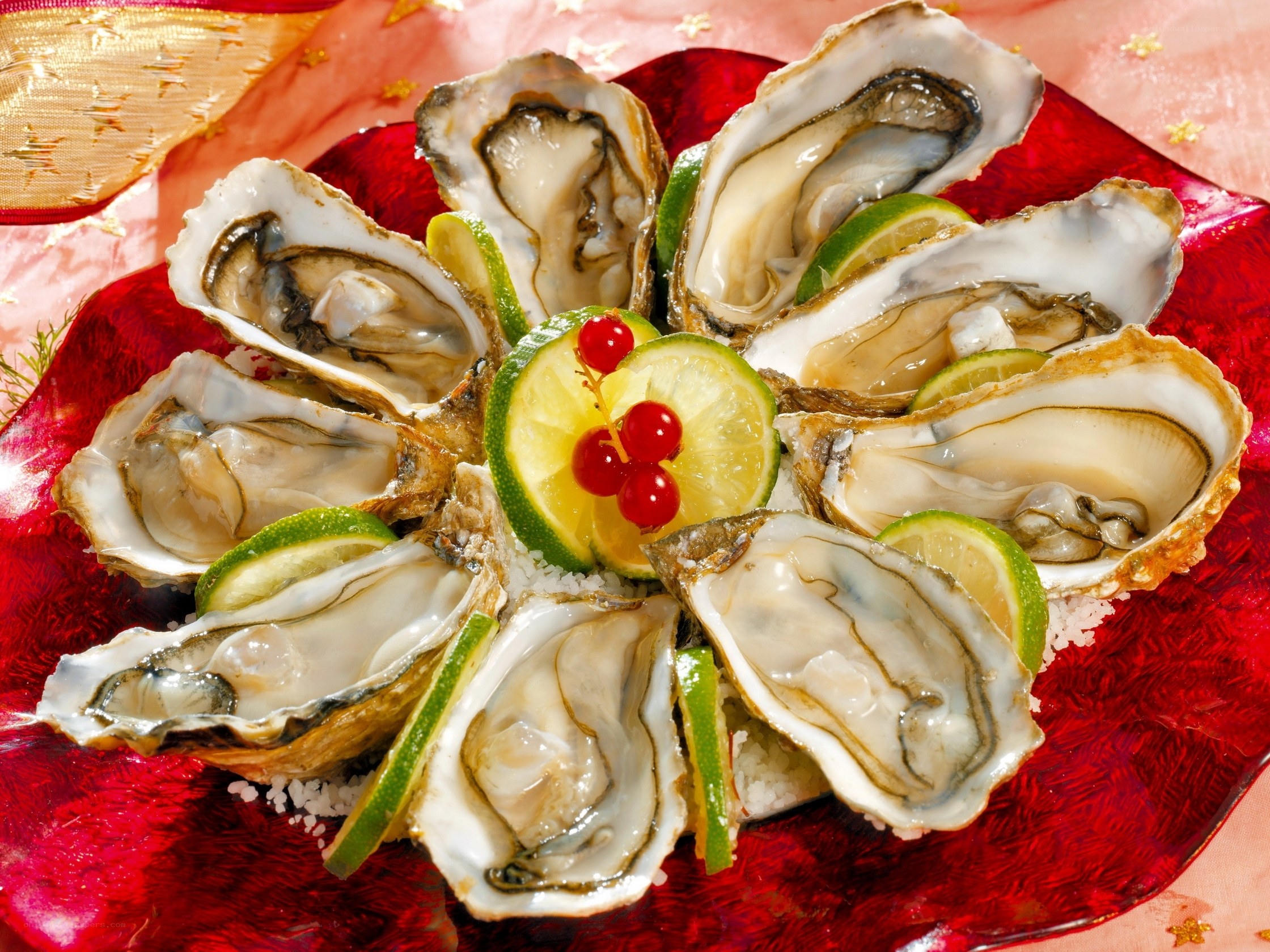 Fresh oysters with lime and berries