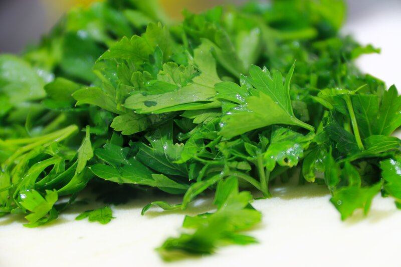 fresh parsley leaves