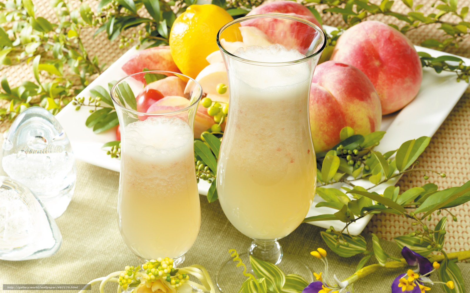 Fresh peach and lemon drink