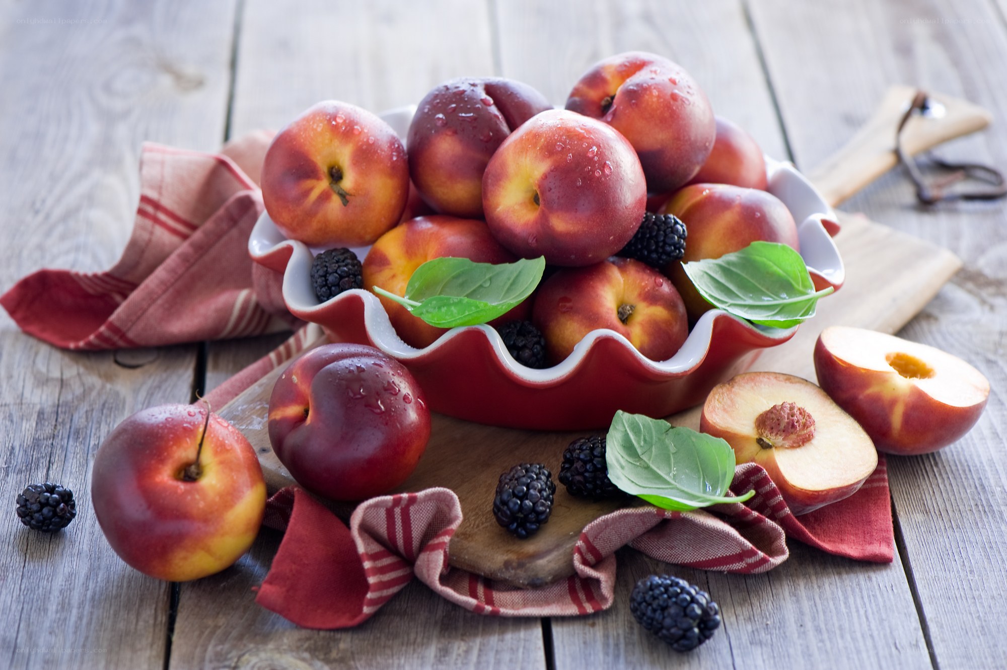 Fresh peaches and blackberries