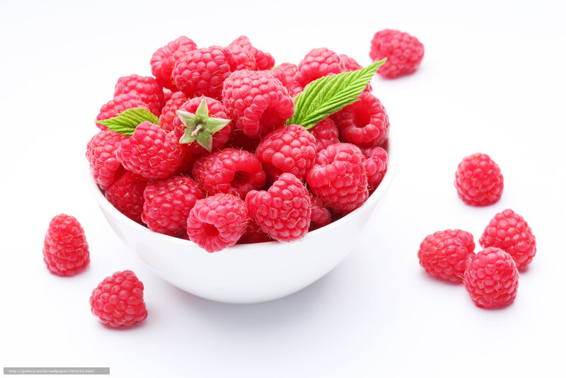 Fresh raspberries in a bowl