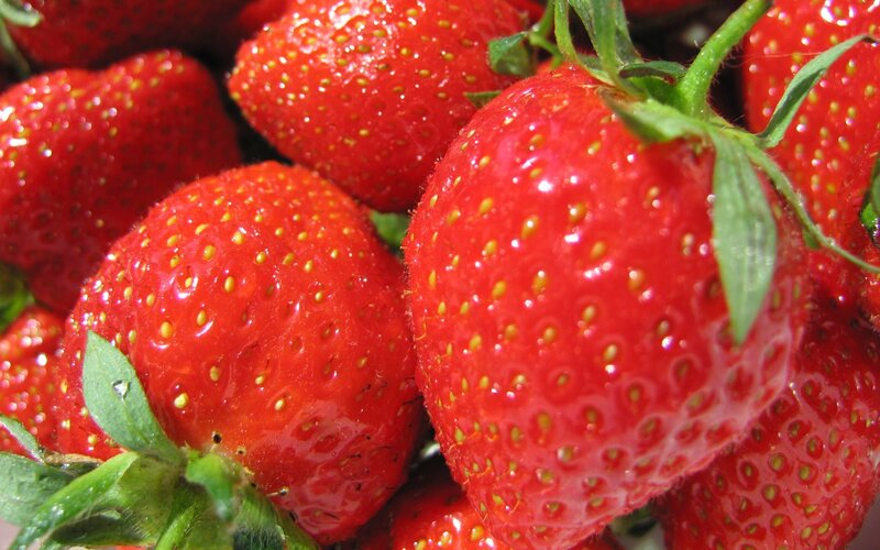 Fresh Red Strawberries — Natural, Afternoon, Photograph, Green Leaves