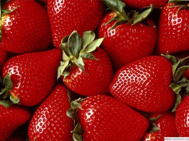 Fresh Red Strawberries — Natural, Green Leaves