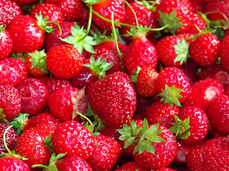 Fresh Red Strawberries — Vibrant