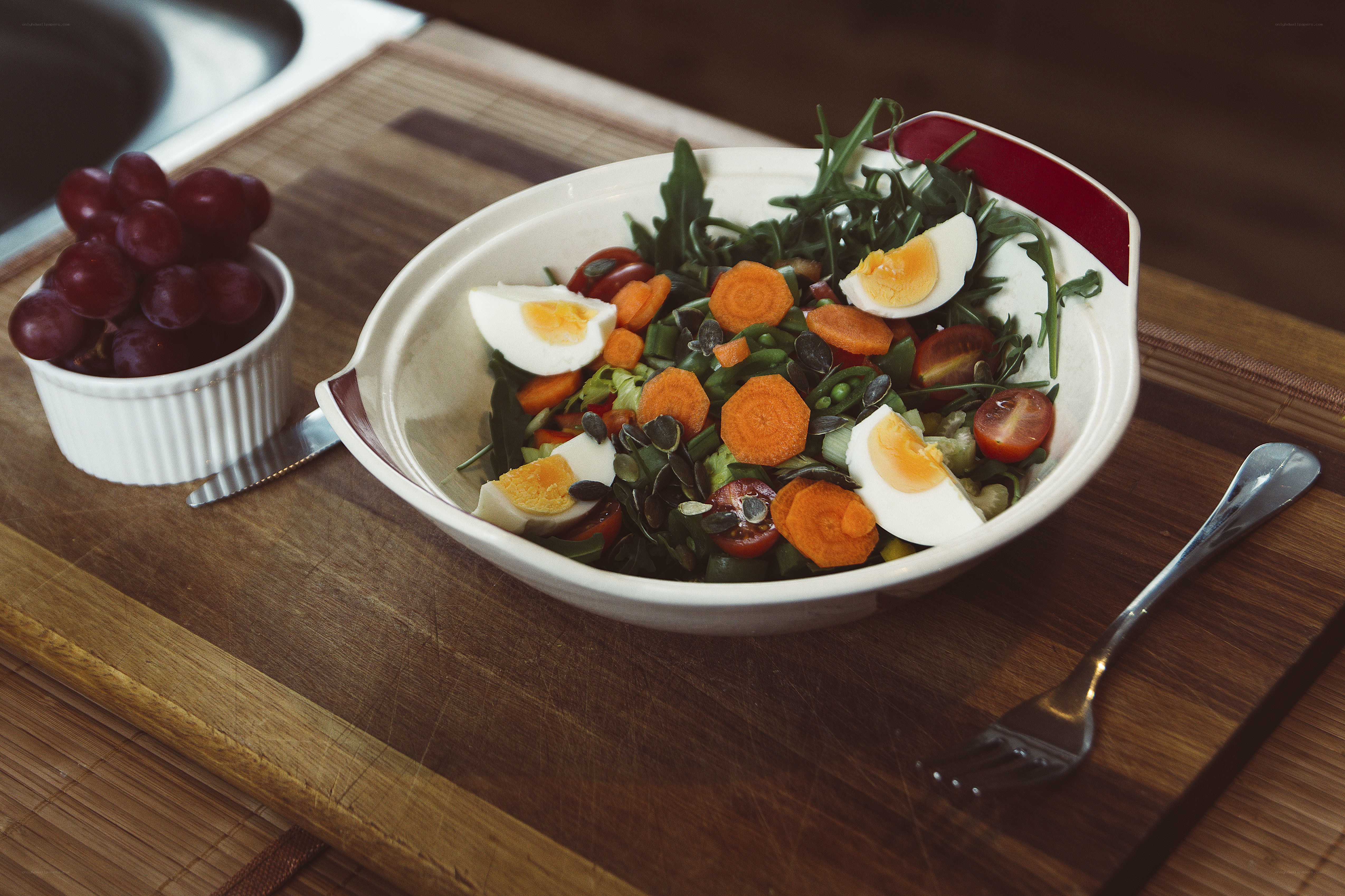 Fresh salad with eggs and grapes