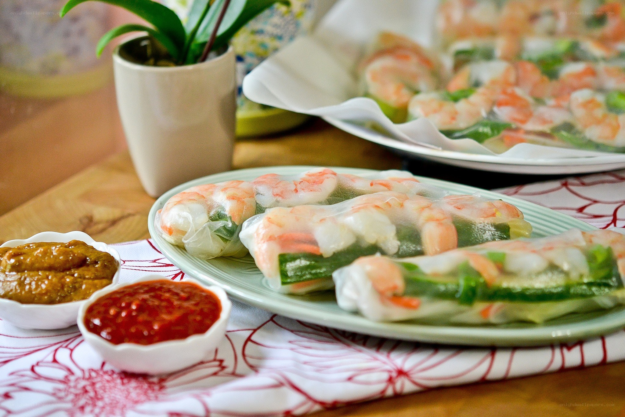 Fresh spring rolls with dipping sauces