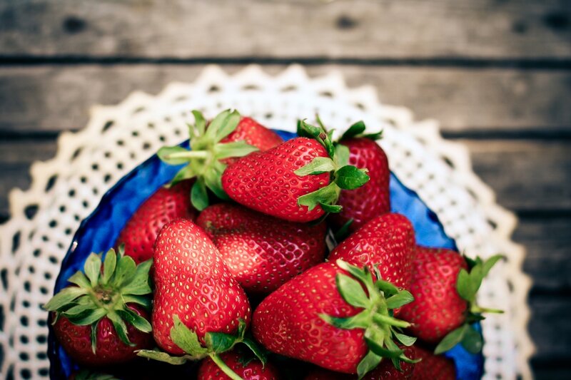 Fresh strawberries in a blue bowl