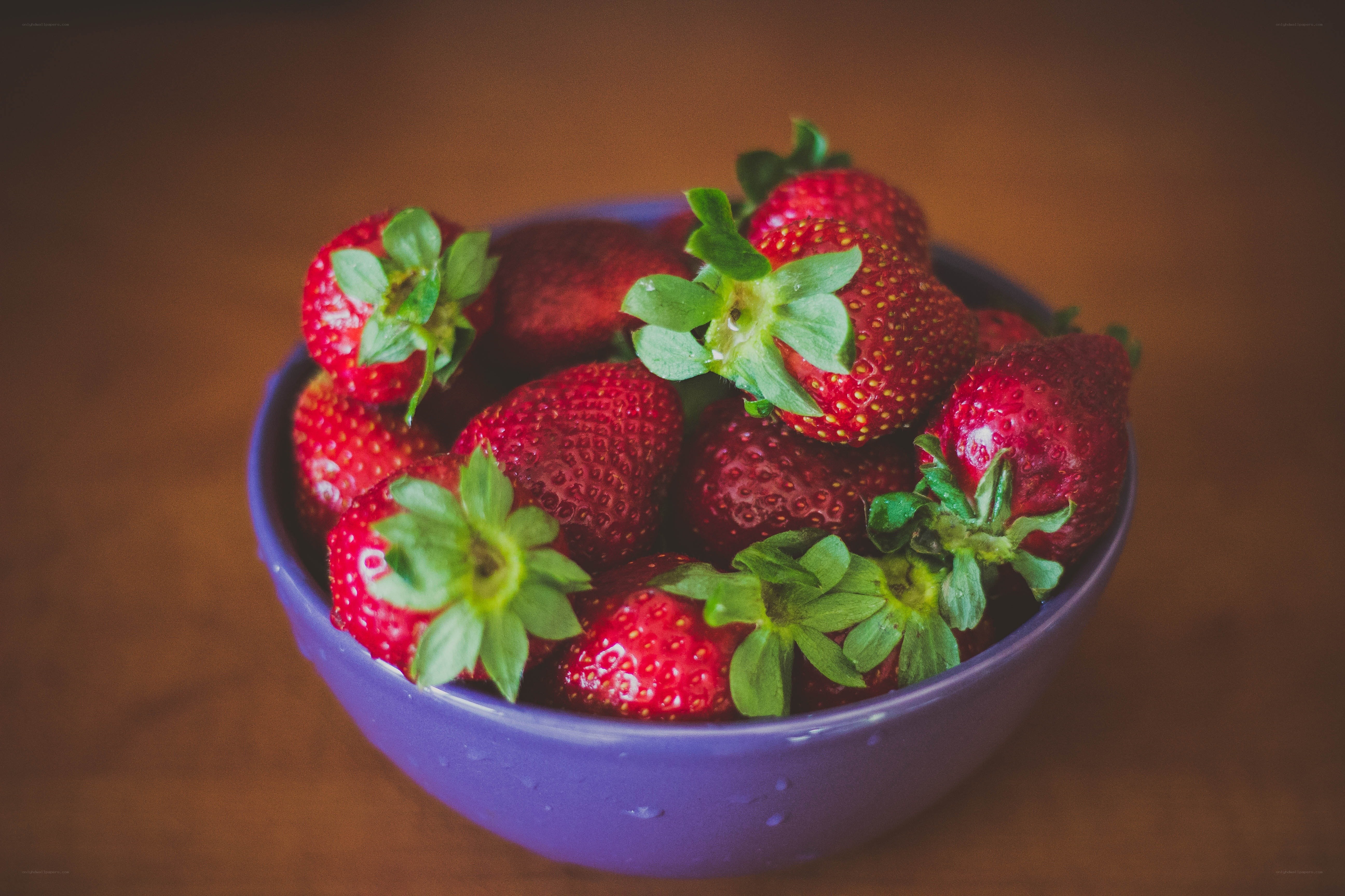 Fresh strawberries in a bowl
