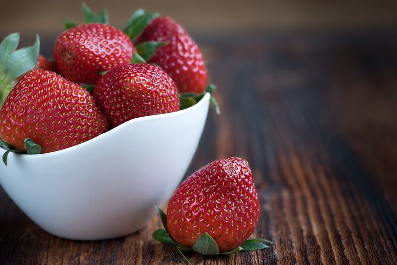 Fresh strawberries in a bowl