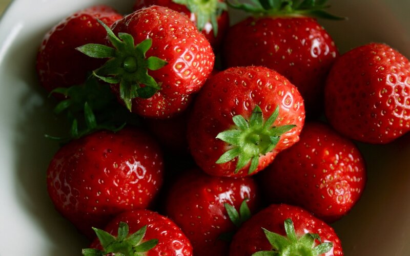 Fresh strawberries in a bowl