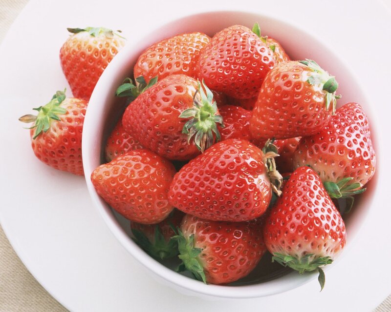 Fresh strawberries in a bowl
