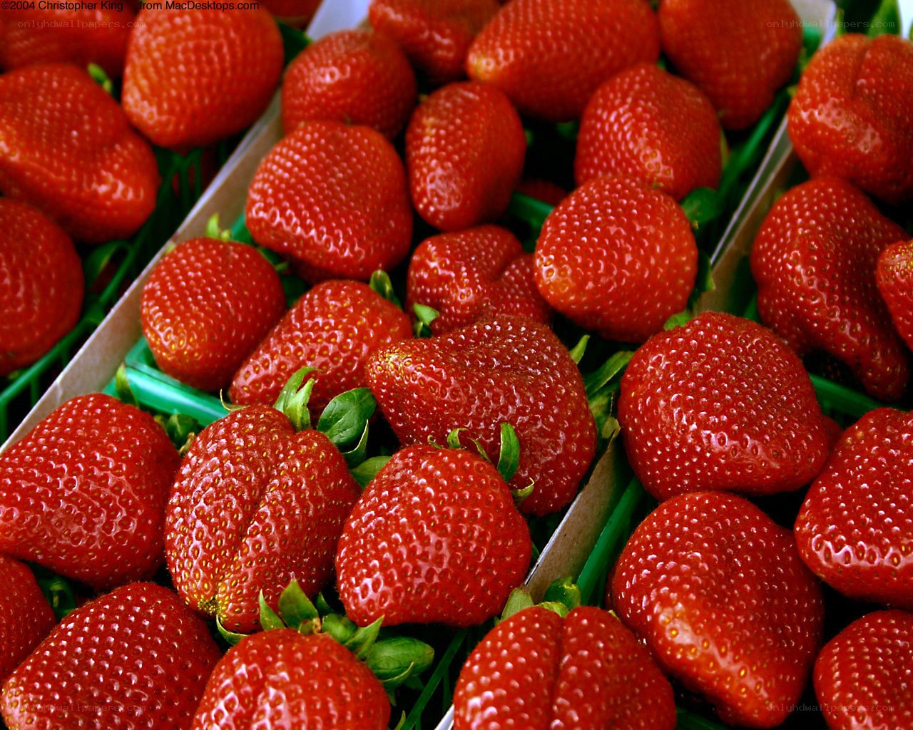 Fresh strawberries in a box