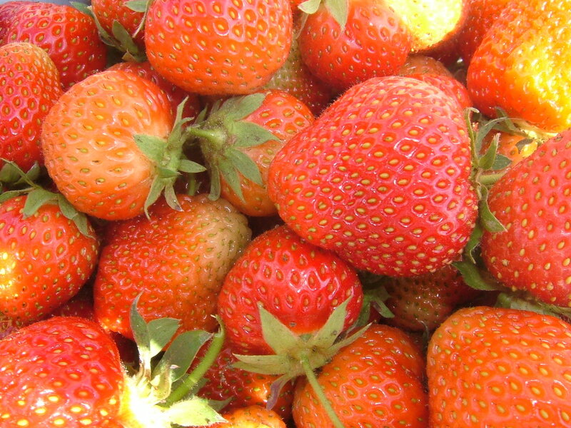 Fresh strawberries in a pile