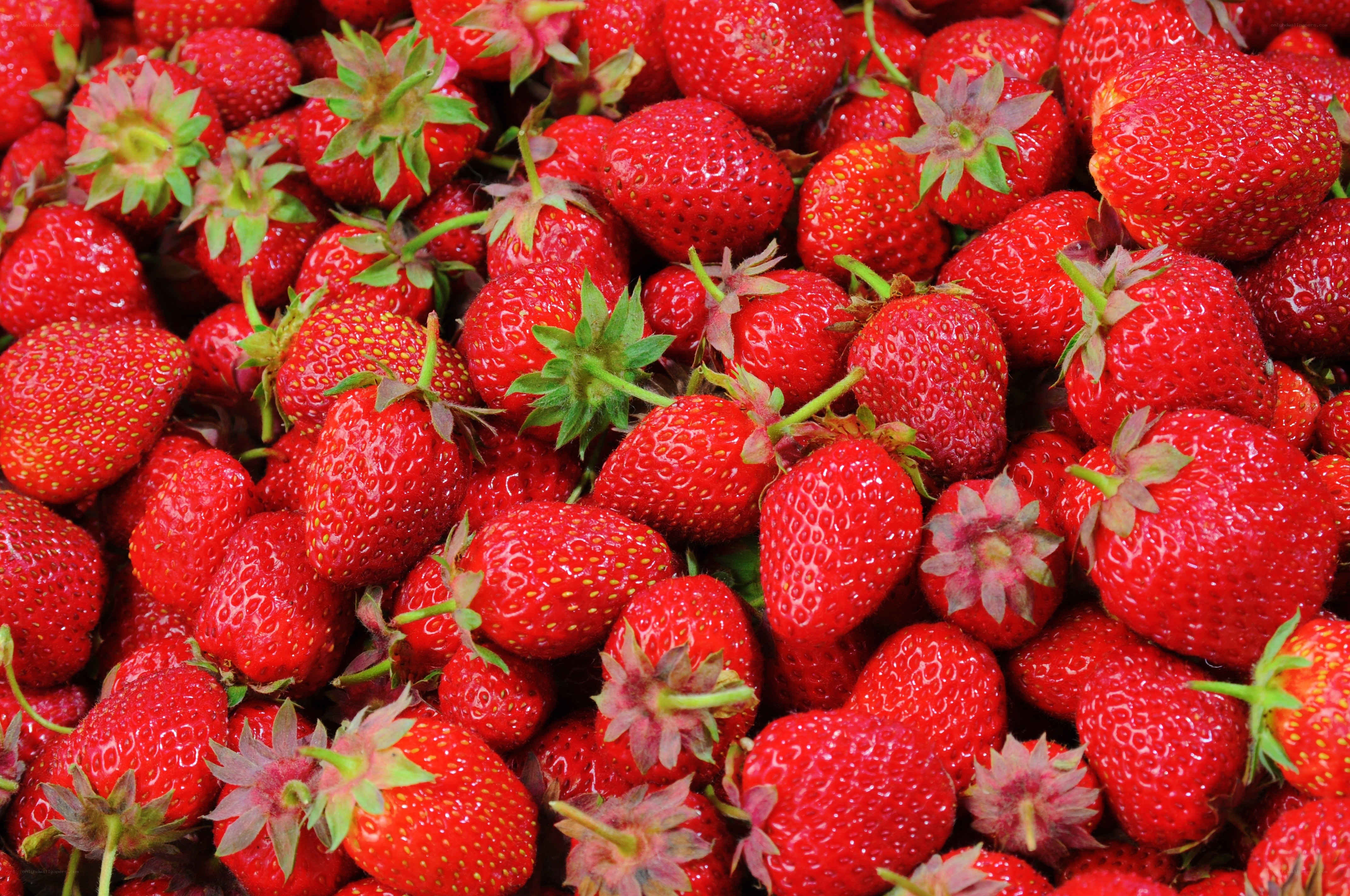 Fresh strawberries in a pile