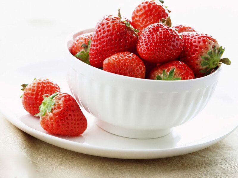 Fresh strawberries in a white bowl