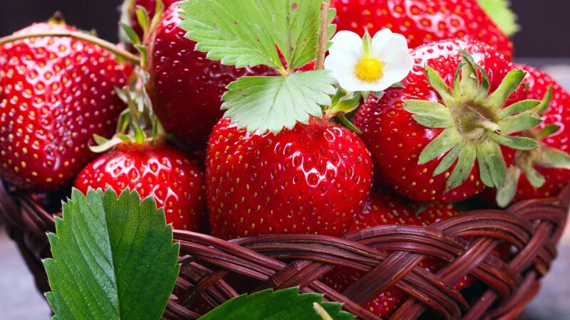 Fresh Strawberries in Basket — Red, Natural, Photograph, Leaves