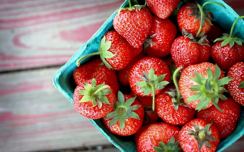 Fresh Strawberries in Basket — Red, Natural, Summer