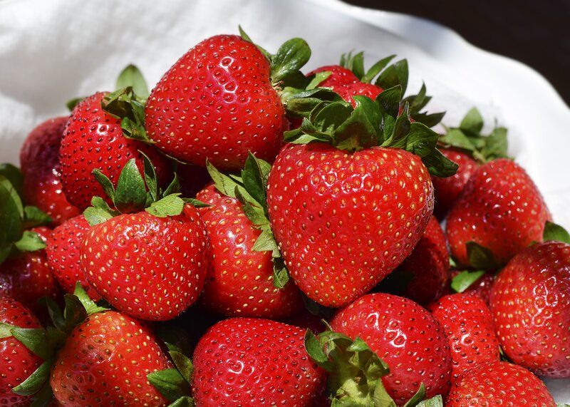 Fresh Strawberries in Bowl — Red, Bright
