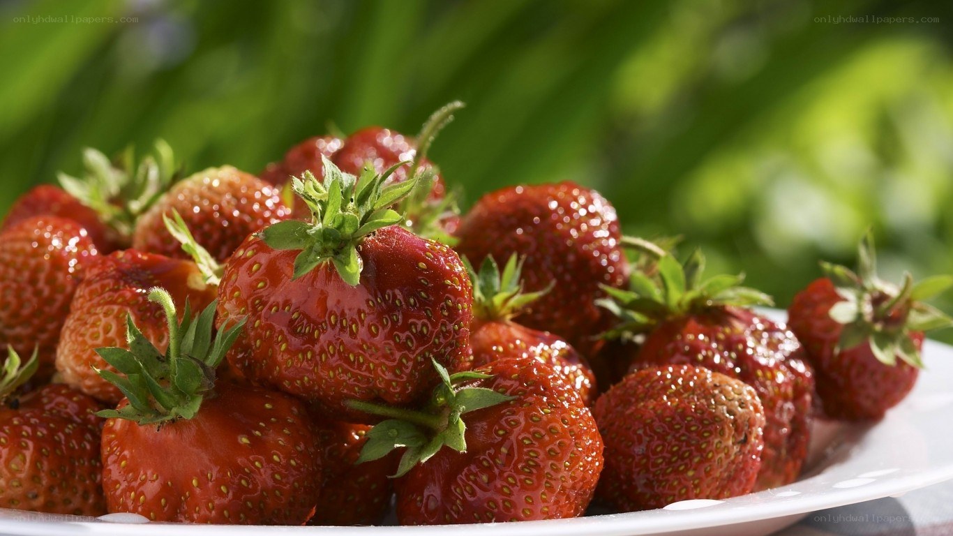 Fresh strawberries on a plate