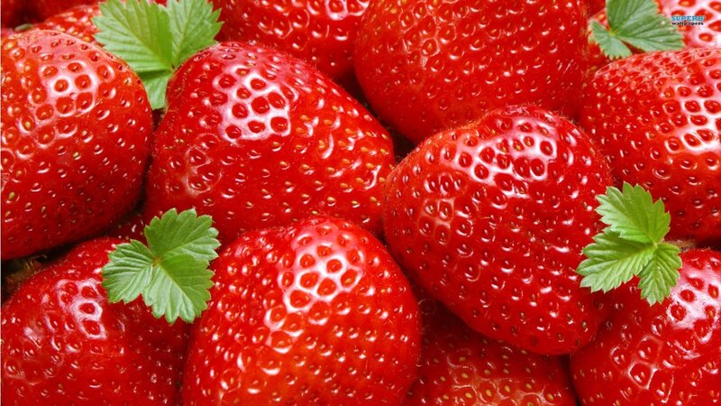 Fresh Strawberries with Leaves — Red