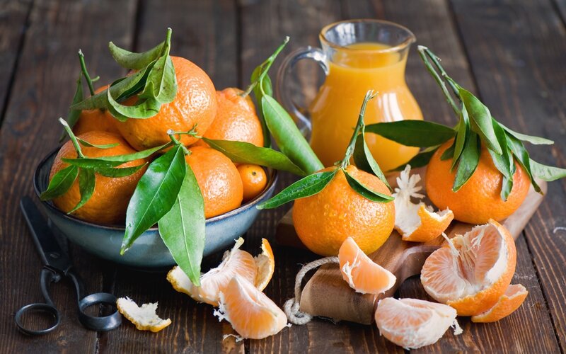 Fresh tangerines and juice