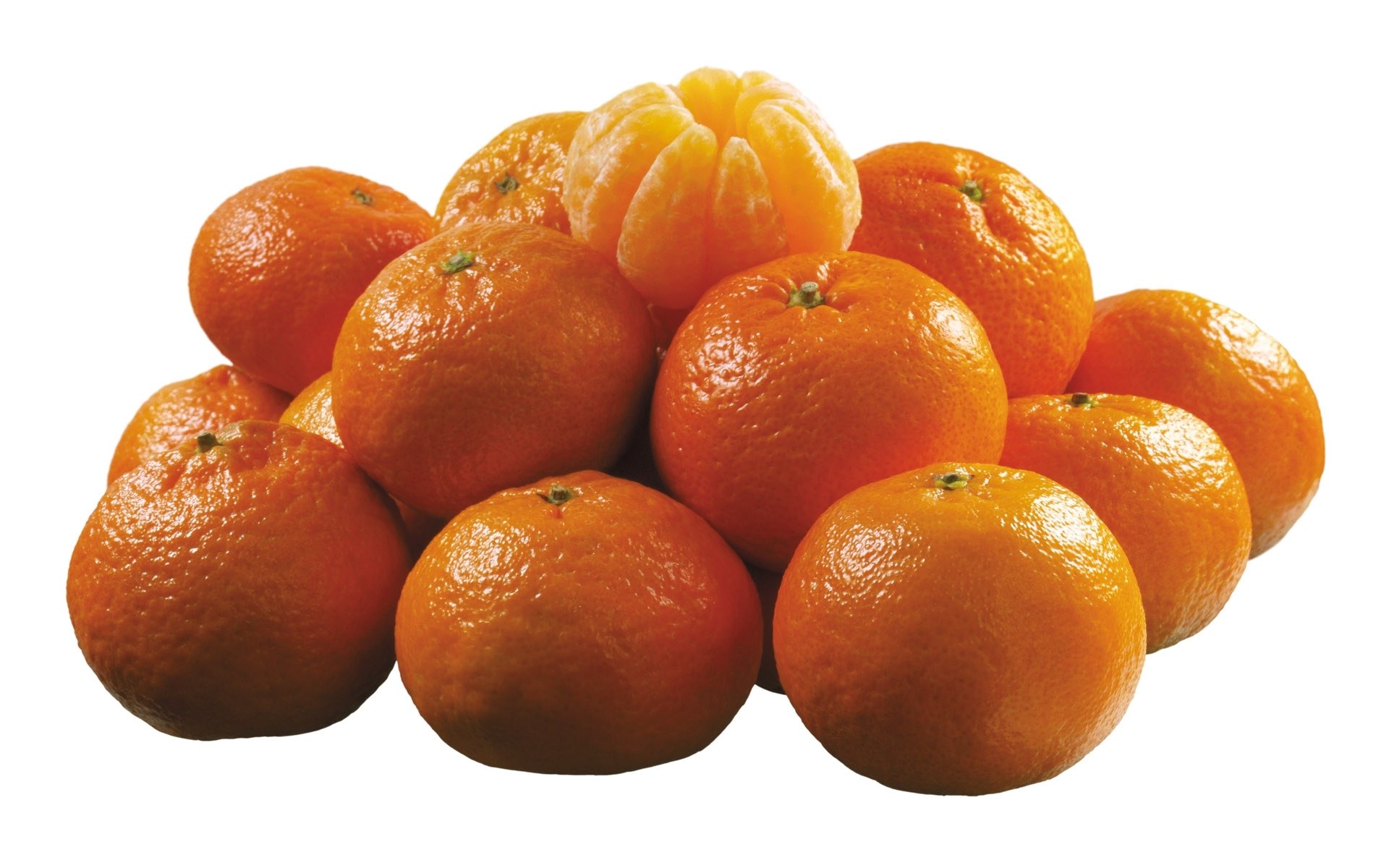Fresh tangerines in a pile