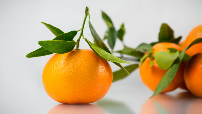 Fresh tangerines with leaves