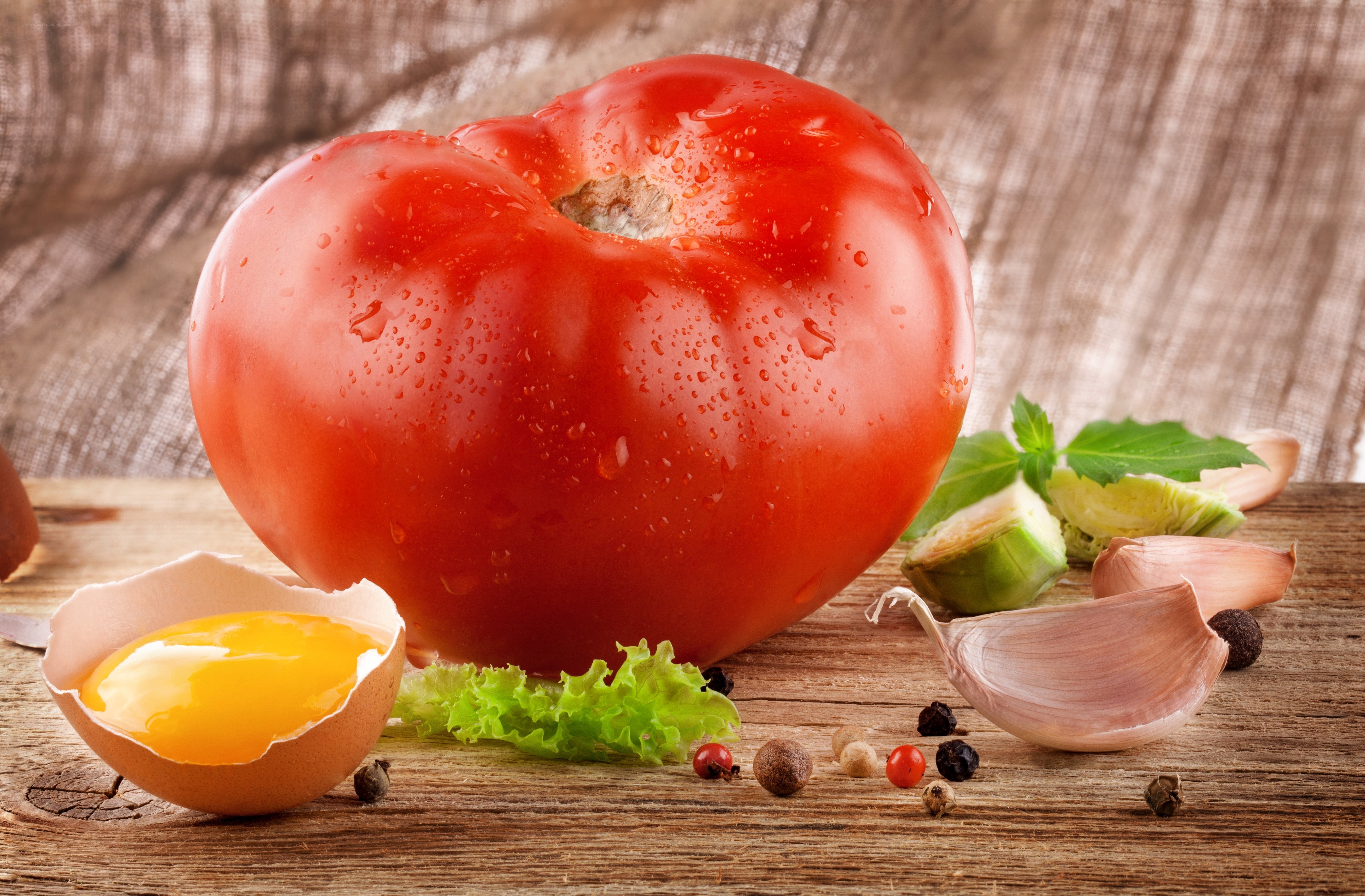 Fresh tomato with egg and herbs