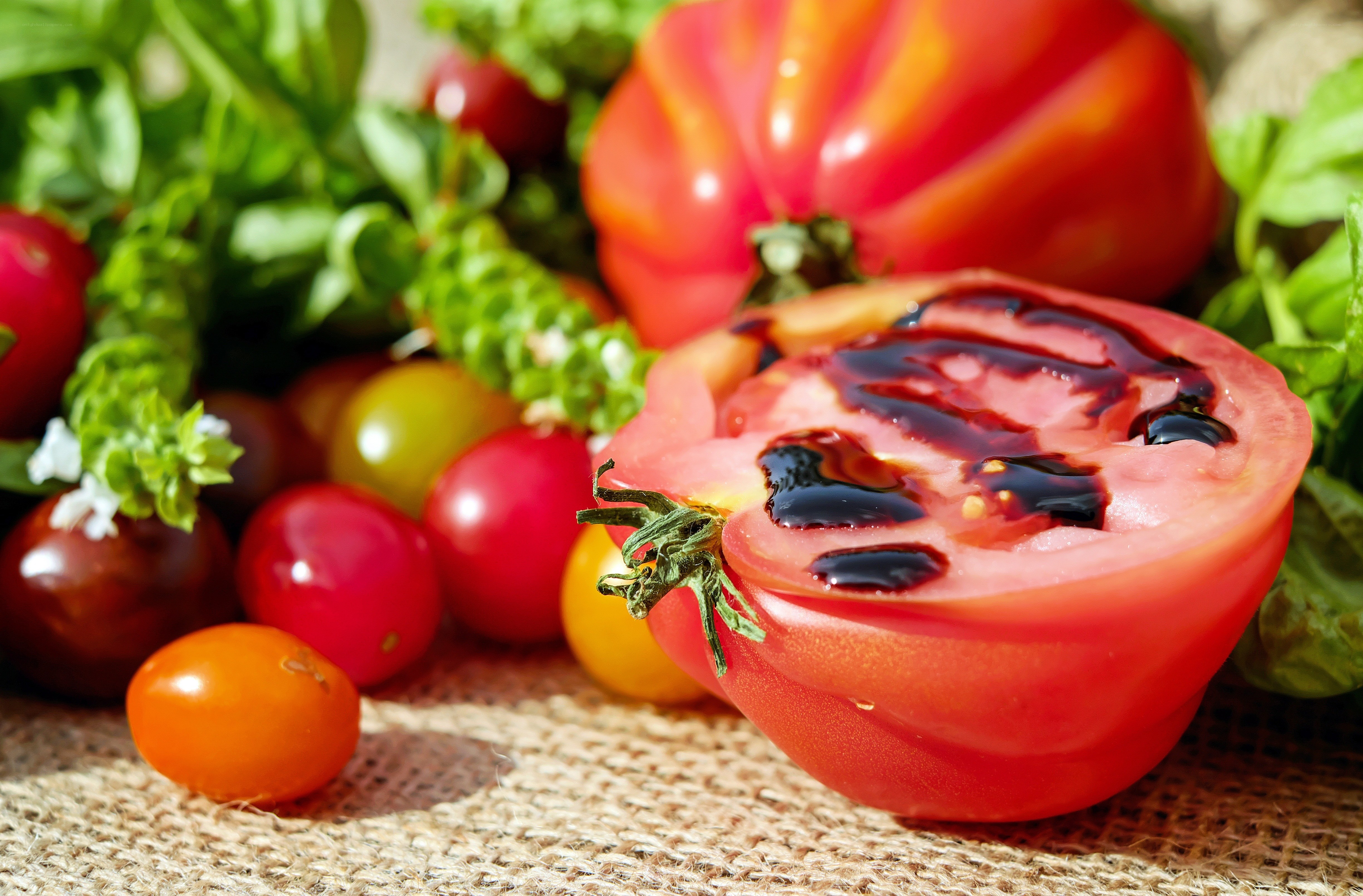 Fresh tomatoes with balsamic drizzle