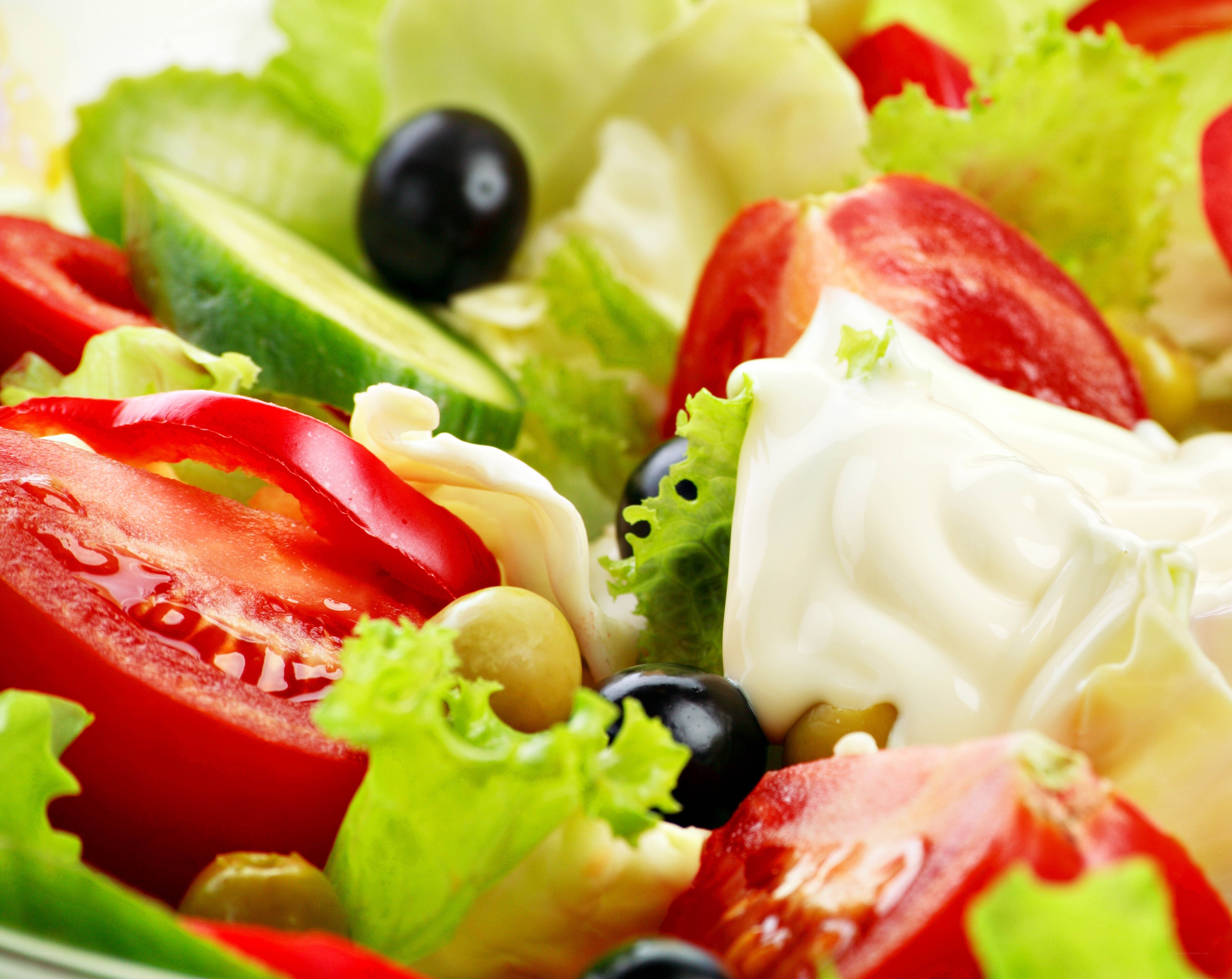 Fresh vegetable salad with dressing