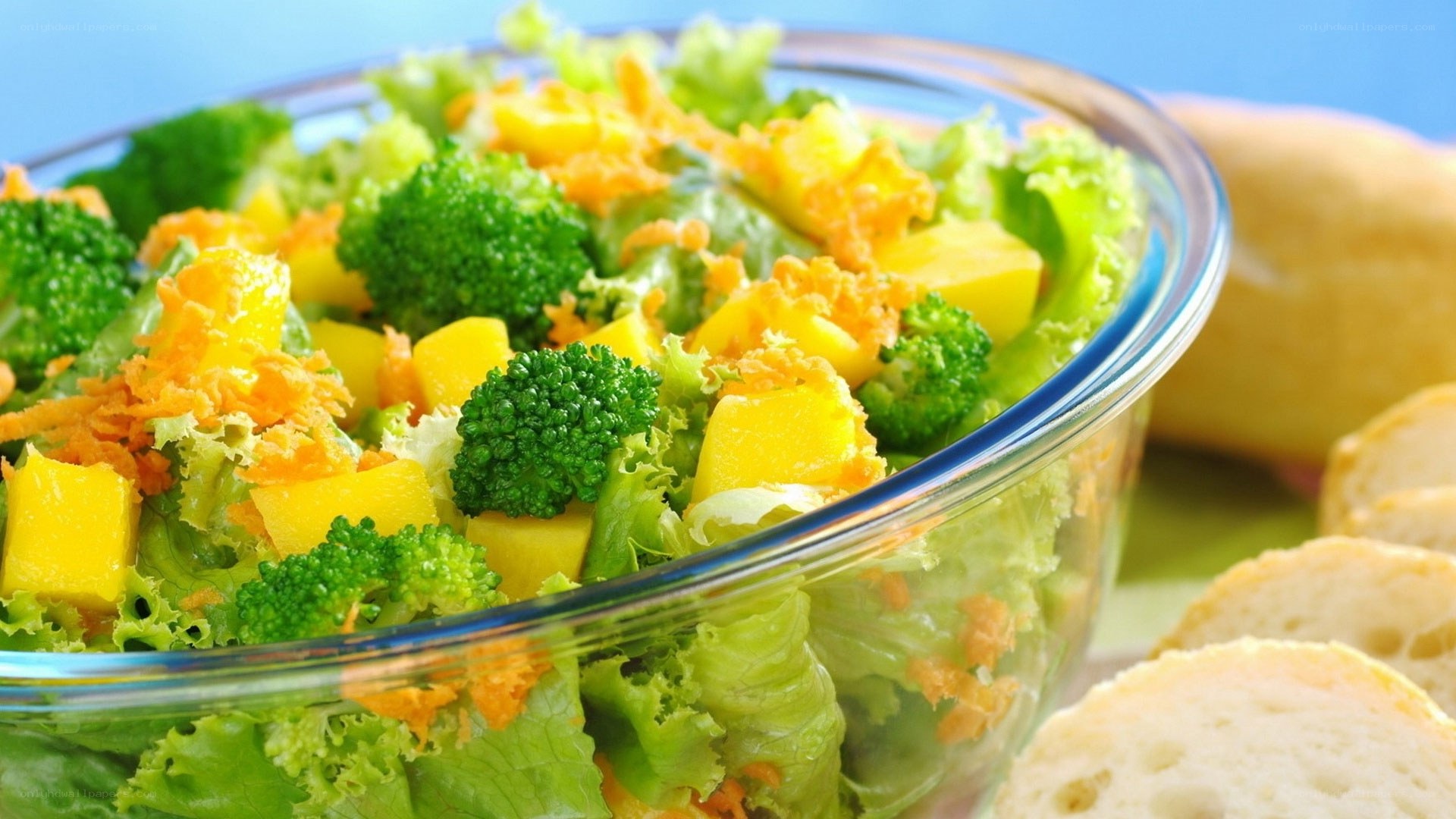 Fresh vegetable salad with mango