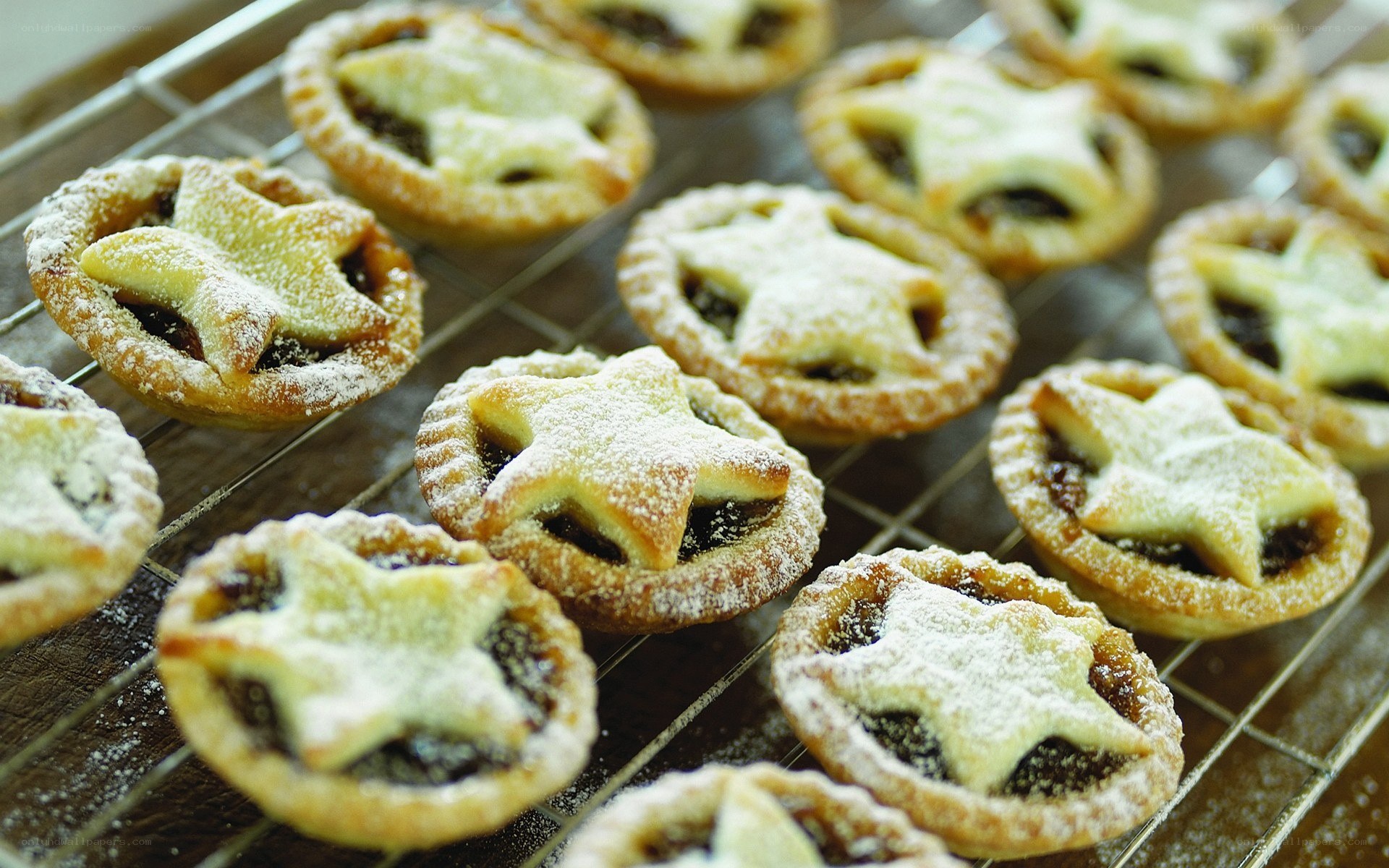 Freshly baked mince pies