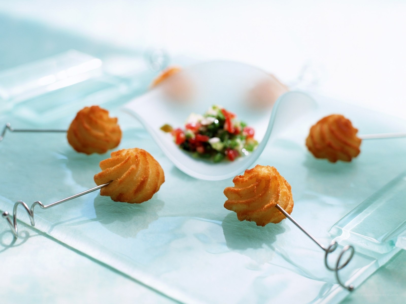 Fried appetizers with salsa
