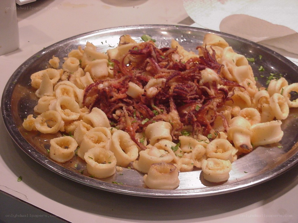 Fried calamari with onions