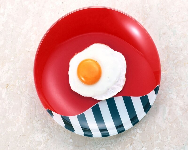 Fried egg on red plate
