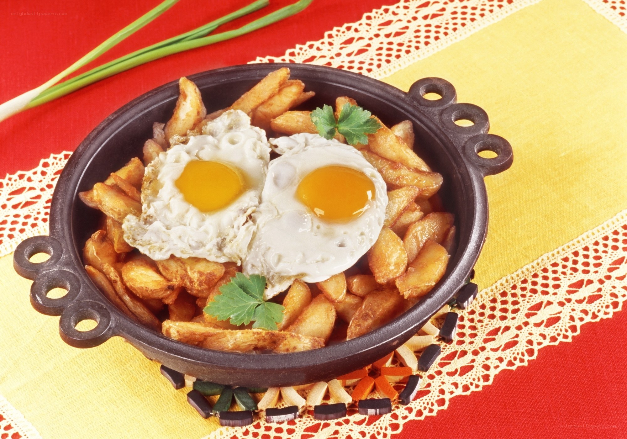 Fried eggs with potatoes