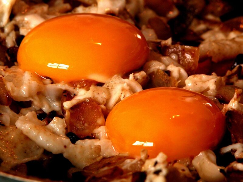 Fried eggs with sausage and onions