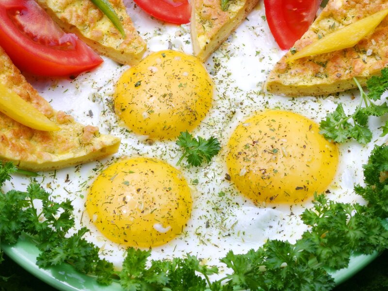 fried eggs with vegetables