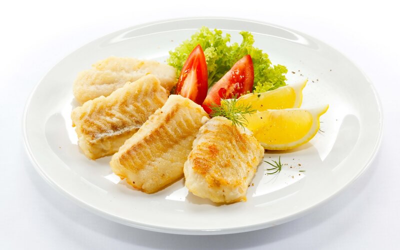 Fried fish fillets with lemon